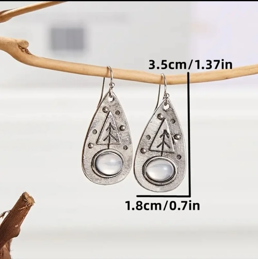🦋 Retro Leaf-Shaped Silver Color Drop Dangle Earrings